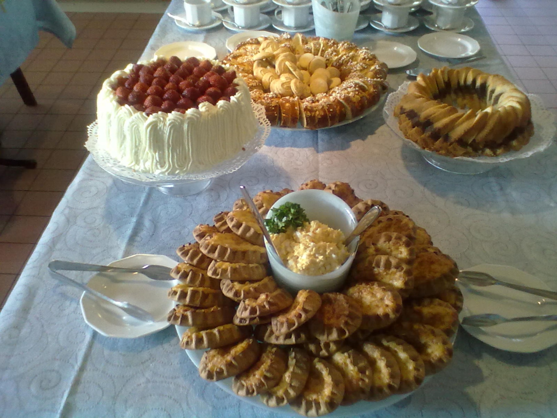 Itseleivottuja leivonnaisia